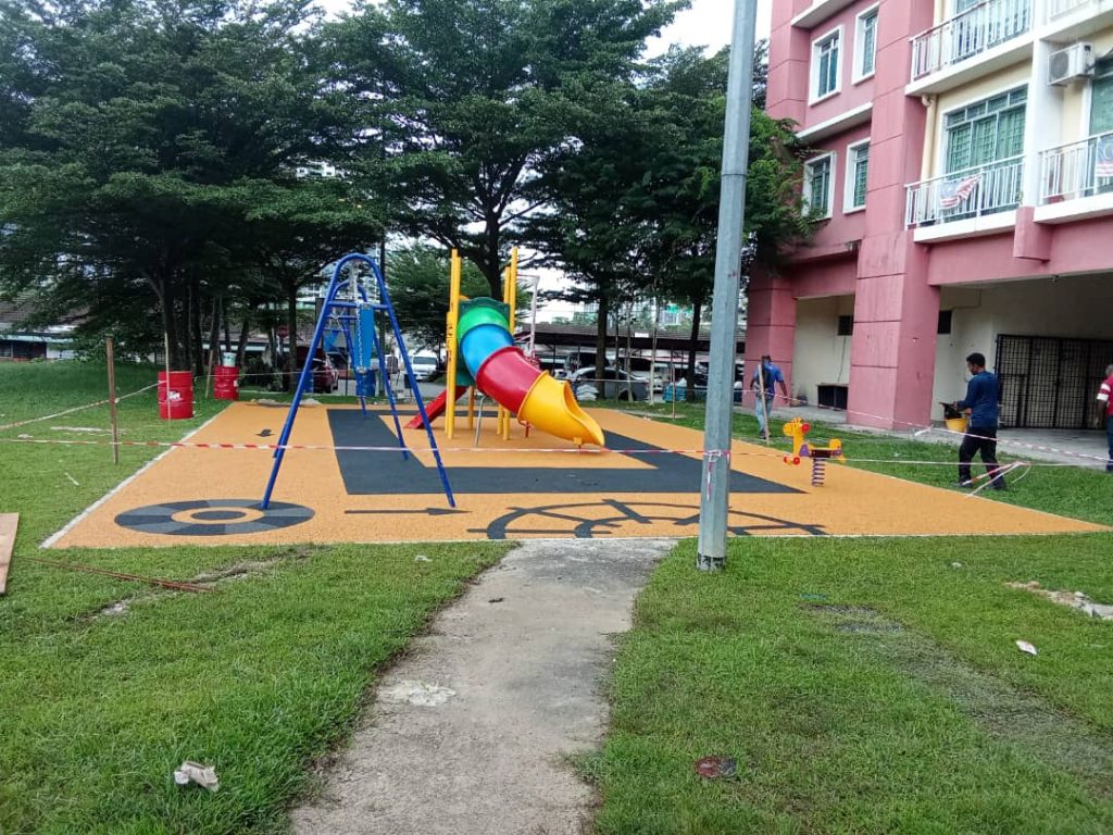 Just done today install playground dan EDPM.. at alam damai cheras selangor..